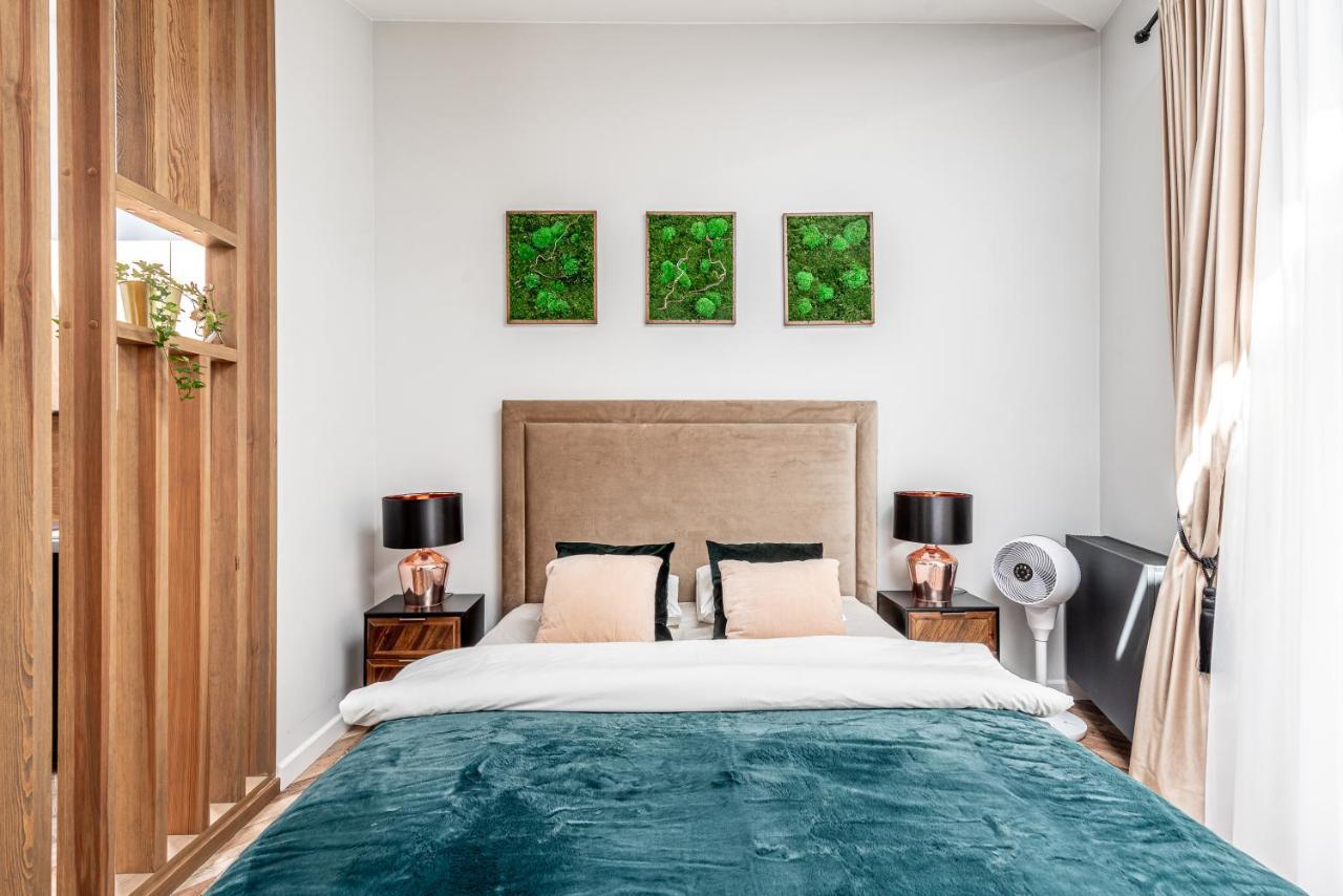 Sun Lighted Cathedral Square Studio Apartment