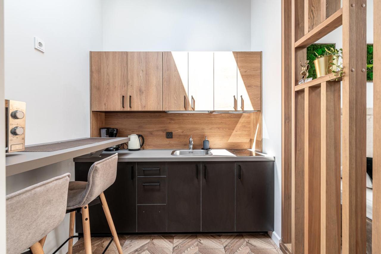 Sun Lighted Cathedral Square Studio Apartment *