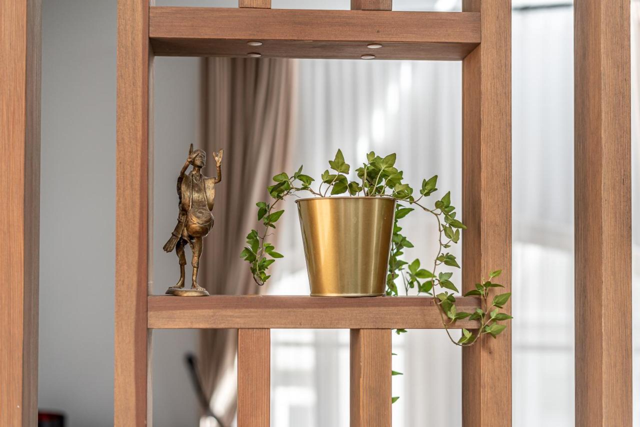Sun Lighted Cathedral Square Studio Apartment *