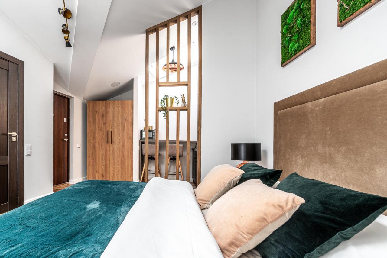 Sun Lighted Cathedral Square Studio Apartment *